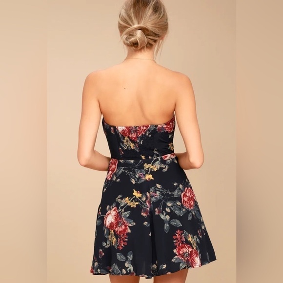 Lulu’s Everyday Occasion Midnight Blue Floral Print Strapless mini dress - Picture 4 of 5